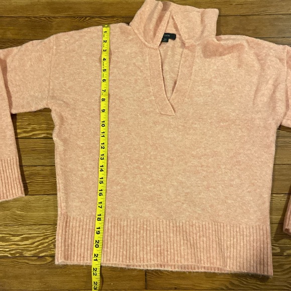 J Crew Collared V-neck sweater in Supersoft yarn - Picture 4 of 5